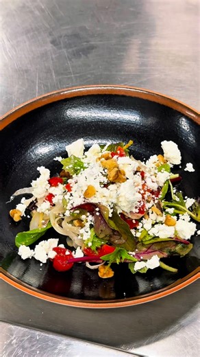 What an incredible few weeks filled with festive vibes and amazing guests walking through our doors! 🥂❤️ Let’s keep the Christmas cheer flowing right up to the big day 🎅✨ This winter salad is stealing the show on the menu right now – fresh, crunchy, and absolutely delicious! 🥗❄️ Who’s coming in for a taste? 👀 | Castle bistro