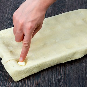 548K views · 3.5K reactions | An appetizer in the ice maker shape! Puff pastry pillows with tasty filling Ingredients: puff pastry - 400 g (14 oz) tomato sauce - 70 g (2.47 oz) mozzarella - 100 g (3.5 oz) fried bacon - 50 g (1.76 oz) cherry tomatoes - 70 g (2.47 oz) basil - 5 g (0.18 oz) eggs - 1 piece IN THE FREEZER 40 MIN Tray size 34 X 24 cm (13.5 x 9.45 in) IN THE OVEN 180 °C (356 °F)/20 MIN | Appetizing.tv | Facebook