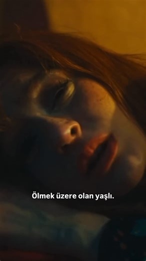 netflixdizileri.co on Instagram: "Jasmine dizi gündemde ? Yorumunuz nedir ? Konusu; Jasmine, genç yaşta ölümcül bir kalp hastalığıyla yüzleşen Yasemin’in hayata tutunma çabasını konu alır. Umudu, organ nakli listesine girebilmektedir; ancak bu yol, onu karanlık ilişkilerle ve tehlikeli seçimlerle karşı karşıya bırakır. Yasemin’e saplantılı bir bağlılık duyan üvey kardeşi Tufan’ın da bu sürece dahil olmasıyla, masum bir mücadele ahlaki sınırların aşıldığı, kaçınılmaz ve yıkıcı bir sona doğru iler