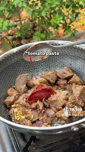 Make beef caldereta with me. 🫶🏻🖤 #ulamideas #easyrecipe #food #foodblogger #Foodie @Mrs. Garcia's Meats