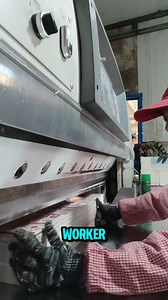 This industrial paper cutter uses hydraulic pressure and a razor-sharp blade to finish stacks of printed joss money. | Artesanias Studio