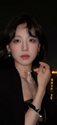 太美了所以另一个版本也要发出来！#银临#临机一动#银临粼粼巡回演唱会#明星不止AB面