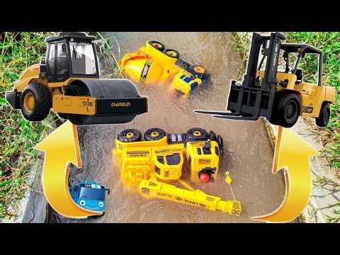 Menemukan Mainan mobil mobilan di sungai, pemadam kebakaran, truk konstruksi, motor, truk oleng