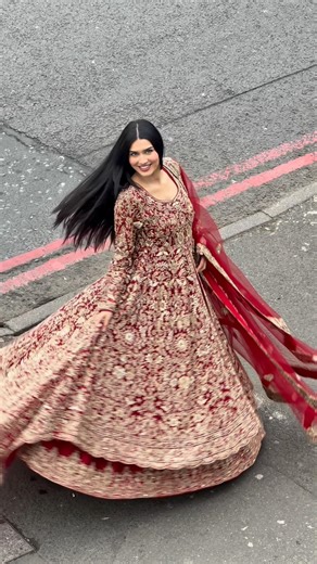 WATCH FULL🫣 AMAZING NEW MOST BEAUTIFUL BODY SPLIT BRIDAL OUTFIT ON ROADS😂❤️ #weddingdress #fyp