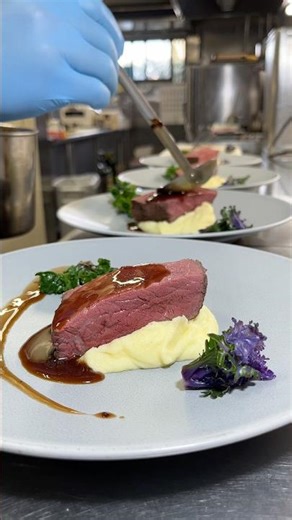 低温調理で引き出した、牛モモ肉本来の旨味。