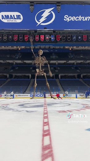 #dancingskeleton has no chill 😂🫣 #halloween #skeleton #dance #hockey #nhl
