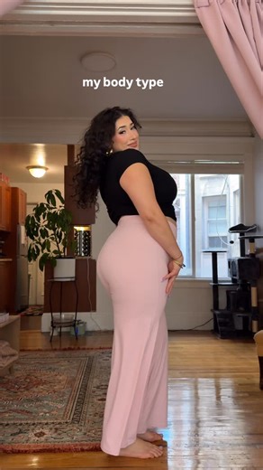 nına on Instagram: "some plus size fashion inspo 🩷🩷 im ngl i did this trend wrong and i don’t really like this video but forcing my self to post it anyways since something is better than nothing 🤣 love yall and more cute content to be filmed this wknd! 😇 #plussize #plussizestyle #plus #fall #fashion #plussizefashion #bodypositive #selflove #bodypositivity"