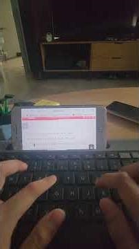 Typing Lessons in a mobile phone with wireless keyboard #smartphone #phone #keyboard #typing