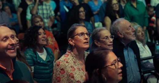 Huge Choir's Chilling Rendition of 'Hallelujah'