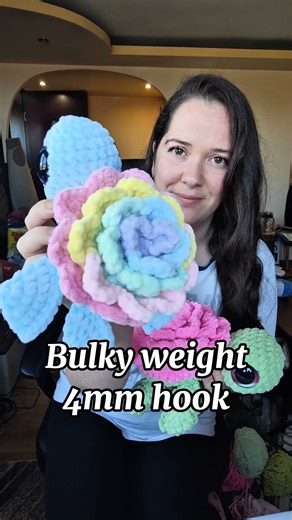 One pattern, different weights of yarn 🧶.