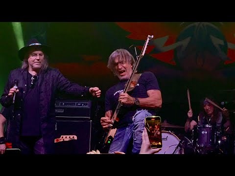 Dokken with George Lynch Live! Full Set! George Jams with the Band and Performs 3 Dokken Songs
