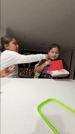 Big sis said smell my finger, lil sis said smell my hand