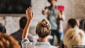 名詞 “question” 經常搭配哪些動詞？