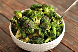 Roasted Broccoli Recipe with Garlic and Onion