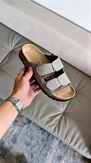 Best Solid Men’s Sandals 2026: Comfortable Slippers for Men