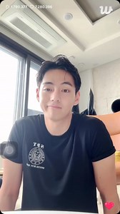 Kim Tae Hyung tự hào khoe với fan trên livestream "thành quả" luyện tập trong quân ngũ ở cả 2 mặt trước và mặt sau 🤭 | Hóng Hớt Showbiz Video