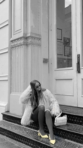 The perfect POP of color 🌙 @soudersam in RACER #FrancoSarto #Pump | Franco Sarto