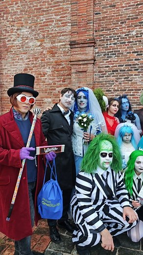 74K views · 3K reactions | Venerdì scorso a Lucca Comics si è tenuto il raduno di cosplayer burtoniani del gruppo @burtonverse.cosplay.italia , quanti di voi li hanno incontrati? | Tim Burton - FanPage | Facebook