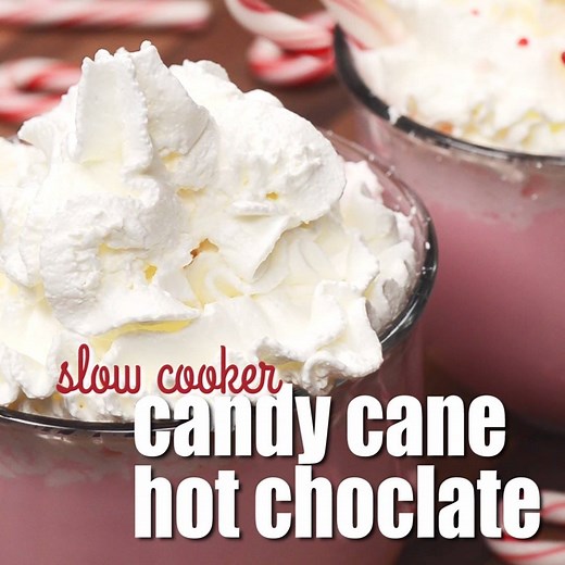 This SLOW COOKER CANDY CANE WHITE HOT CHOCOLATE will warm you up this Christmas! RECIPE--> http://realhousemoms.com/slow-cooker-candy-cane-white-hot-chocolate/ | Real Housemoms