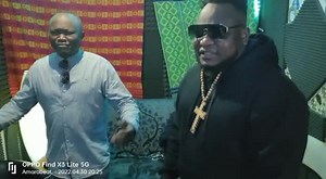 NOTÍCIA PARA PARTILHAR 👌🇬🇼🇬🇼🙏 JUSTINO DELGADO E AMERICO GOMES SÃO VISTOS JUNTOS NO ESTÚDIO, APÓS VÁRIOS ANOS DE POLÉMICA Os dois músicos populares da Guiné-Bissau Justino Delgado e Americo Gomes são vistos juntos no estudio de gravação do produtor Amar Pro em Men Martins (Lisboa) tudo indica que pode acontecer uma colaboração entre os dois KING'S da música moderna Guineense. O QUE TENS A DIZER ???? | No sta djunto