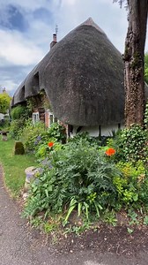 12K views · 1K reactions | Somewhere In The Cotswolds How cute is this Cotswold cottage?  ️ lensereflection (IG)  Save for your travels ➡️ Follow us for everything Cotswolds Come and see the Cotswolds this year and visit our website for help: www.visitthecotswolds.uk . . . #visitthecotswolds⁣⁣ #cotswolds #cotswoldslife #cotswoldlife #discovercotswolds #cotswoldcottage #cotswoldcottages | Visit The Cotswolds | Facebook