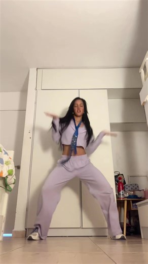 GANG GANG tenía la trenza desamarrada no se como no me caí😭 @KATSEYE etiquétenlas pa ve si me ven algún día😭 #katseye #fyp #gnarly #dancebreak #choreography