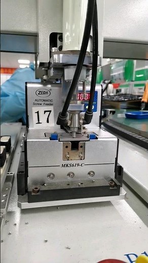 Automatic screw driving machine