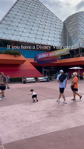 Here are some Disney Visa perks that most people don’t know about… ✨ Special character meet and greets. You can get a special character meet and greet just for Visa card members. These areas tend to have shorter lines and come with a free printed Photopass photo. Here are the locations: Epcot: Visa character spot near Journey to imagination: you will usually meet Mickey, Pluto, Minnie and or Goofy Hollywood Studios: Celebrity spotlight to meet Olaf. They used to have a special Star Wars meet and