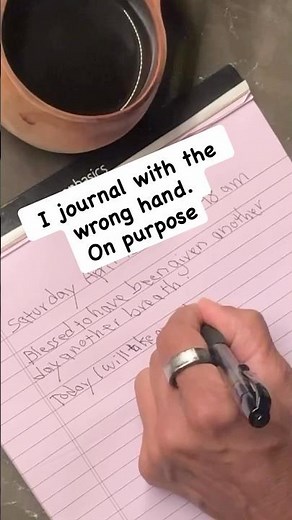 Writing with my non-dominant hand changed my brain. Here’s why!