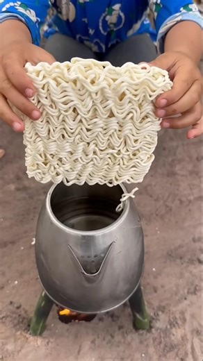 Survival Skills: Single mom show SMART ideas and USEFUL with noodles in forest#camping #bushcraft