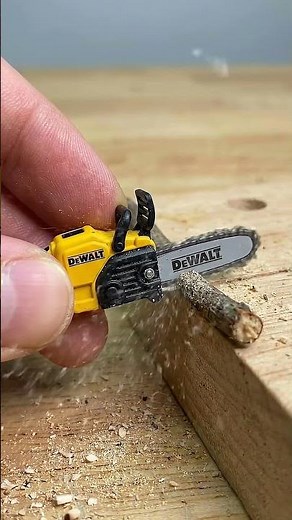 This Tiny Chainsaw Actually Cuts Wood 😱