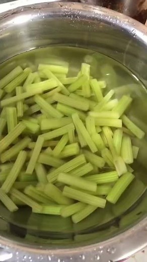 【春の保存食】ふきの佃煮(きゃらぶき) 昨年の山椒の三升漬けで作りました。 #shorts #発酵料理 ＃ふきの佃煮