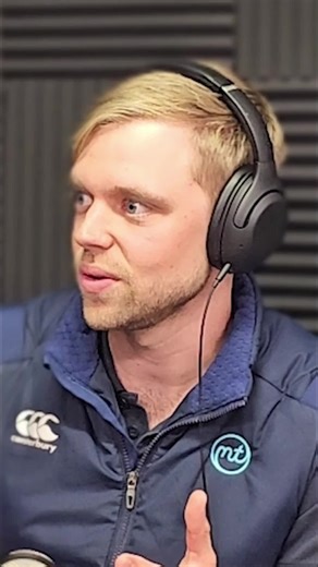 Muscles don’t always heal in a straight line. Without the right loading, fibres can repair in a zig-zag pattern, leaving tissue weaker and less flexible. Loading helps fibres line up straight and stay strong. 🎙️ Listen to the full episode on Apple Music or Spotify. #movementtherapy #physiopodcast #musclerecovery #healing #strength