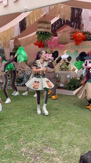 ¡Diversión garantizada en cada show! 🎭🎉 En nuestro show infantil, no solo los niños disfrutan viendo… ¡también juegan, ríen y participan en cada momento! 🤹‍♂️💫 Con dinámicas interactivas, bailes y juegos, creamos recuerdos mágicos que quedarán en sus corazones. Porque la mejor forma de celebrar es jugando juntos. ¿Listos para la aventura? 🏰🎈 ¡Haz que su día sea especial! 📲 ¡Reserva ya! ➡956 708 265 . . . #ShowInfantil #CelebraciónÚnica #MagiaYDiversióna . #showdelachina #peru #niños #Dive