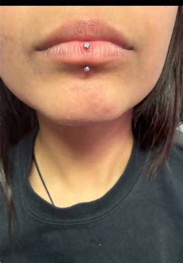 Changing her piercing for the first time. im located in Dallas Tx. #piercings #piercing #fypシ゚viral #viral @Imperio Ink