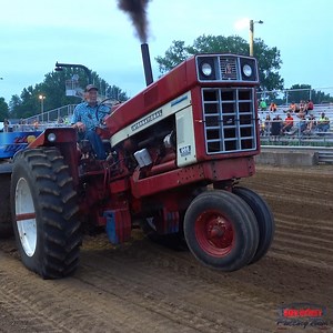Can't go wrong with Narrow Front!! #stock #farmstock #narrowfront #tractorpulling | Farm Stock Tractor Pullers
