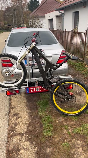 Eladó Specialized Downhill Kerékpár Nagyon szép állapotban , Teljesen Költségmentes !!! Rock Shox Boxxer Fox Tag XT váltó , Cnc fékek , Mavic Deemax felni Stb Érdeklődni : 06 70 743 01 28 43 680 14 90 402 Szállításba tudok Segíteni | Patrik Patrik