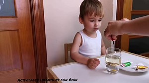 💡 DIY lava lamp science experiment 🧪 Fun and simple science experiment will have everyone amazed. You can make these cool lava lamps right at home with just a few kitchen ingredients: ✔️Glass ✔️Vegetale oil ✔️Water ✔️Food coloring ✔️effervescent tablets 💡DIY lámpara de lava experimentó🧪 Un experimentó divertido y sencillo y todos se quedan asombrados. Puedes hacer este maravilloso experimentó en casa con pocos ingredientes de la cocina : ✔️Vaso transparente ✔️Agua ✔️Colorante ✔️Aceite vegeta