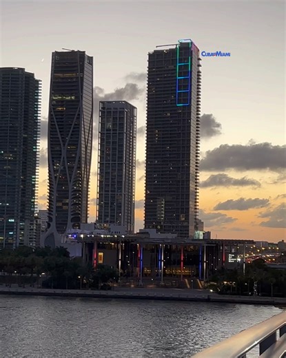 Simplemente espectacular el Skyline de Miami 😍 | Cuba en Miami