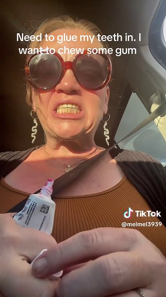 Gluing Dentures for Comfortable Gum Chewing