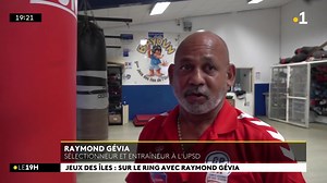 Raymond Gevia est le premier boxeur réunionnais à avoir intégré l’équipe de France. Aujourd'hui, il entraîne la sélection Réunion de boxe anglaise. Portrait. | Réunion la 1ère