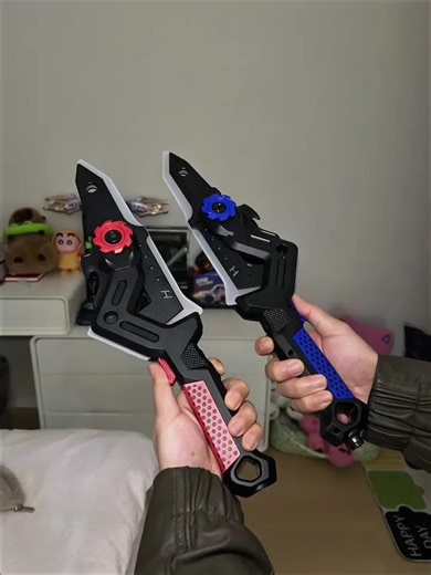 Cool Shadow Sword Ax Colorful Flowing Spray Transformable Dual Form Cool LED Lighting Effect Battle Ax, with Atomizing Spray Effect, 7-Color RGB Changing LED Light, Suitable for Role Play, Party and Christmas Gifts, Cool Birthday Gift, Holiday Gift! #holidaygiftideas #toolsandgear #noveltygiftideas #makeupbagwithlights #uniquechristmasgift #glowgifts #christmaslight #christmasgiftguid #christmasgiftstockingstuffer #bestflashlight