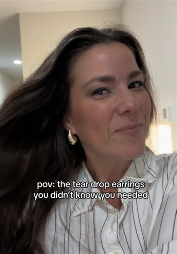 pov: the tear drop earrings you didn’t know you needed #lightweightearrings #earringstyle #teardropearrings