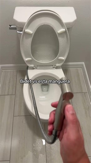 La diferencia entre un bidet y estas mangueras #bidet #higienepersonal #limpieza #sprayer