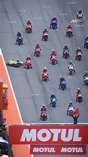 Morbidelli crashed BEFORE LIGHTS OUT! 🤯 The Italian collided with Aleix Espargaro when he was going to his grid position 😱 #ValenciaGP🏁 | MotoGP