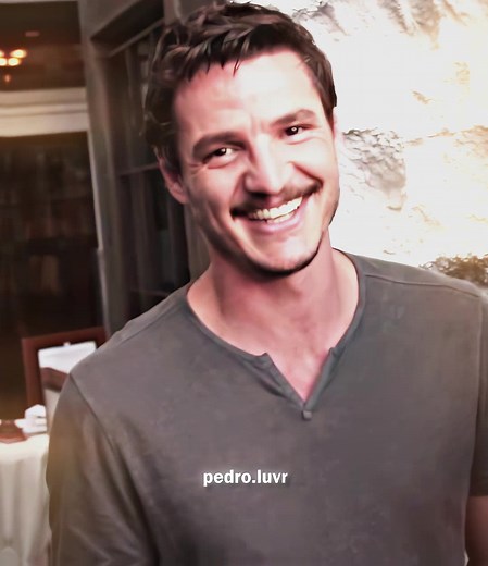 that interviewer was so real for this intire vid 😭 #pedropascal#pedropascaledit#interview#pedroluvr#hot#fyp#foryoupage