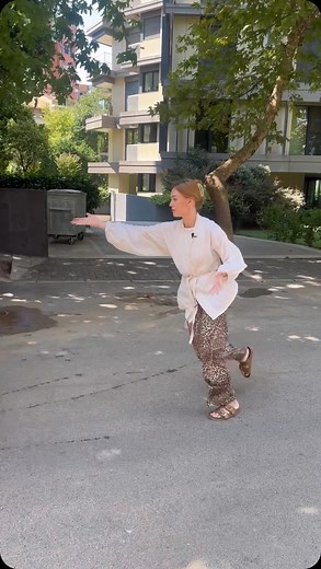 Tetiana Zabolotna Okyar on Instagram: "Like girl, just create your custom learning plan via the link in bio 👀 #ad #reklam #tetianaokyarenglish #vocabulary #englishlearning"