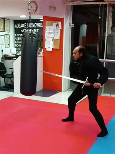 Historical Fencing Target practice with long sword Information at the mail: g_e_georgas@yahoo.gr #longsword #Hema #swordsmanship #byzantineswordsmanship #fencing