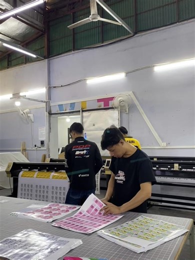 VLT printing យើងខ្ញុំមានបោះពុម្ពសំភារះវេចខ្ចប់ សំភារះសំរាប់ Marketing ជាច្រើនមុខដូចជា : -ស្ទីកកឺគ្រប់ប្រភេទ -ថង់ក្រដាស (paper bag ) -មឺនុយម្ហូប (Menu) -ផ្លាកឈ្មោះយីហោ -កងប្រវិលផ្សងសំណាង -រូបថតតាំងមុខរោងការ រឺពិធីនានា -ប៉ាក់អាវយឺត -ប្រអប់ភ្លើងតាំងមុខហាង -ប្រអប់ភ្លើងលើជញ្ជាំង -បោះពុម្ពលើដបផលិតផល រឺ អុកជាប់ដប (screen printing) -ក្រដាសផ្សព្វផ្សាយ (leaflet) -វិក័យបត្រ (invoice ) -សៀវភៅពុម្ព ( book ) -ឆ្នោតកោស (scratch lottery) -ប្រតិទិន (calendar) -ជើង X-Stand / I-Stand / Door Stand / Light Box ***សម