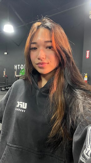 SYDNEE on Instagram: "Muay Thai arc underway 🥊 Learning a lot and getting my as* kicked After 4 years of strictly powerlifting it’s refreshing and humbling to move my body in a different way (although my glute would disagree). Scary! to post something that 1) isn’t lifting and 2) I know I’m not good at but we all start somewhere and I figured it might be cool to look back on da journey 😌 @younglaforher legacy compression top & shorts | dropping 11.26 for BF Sale !! @bobateaprotein hydration is